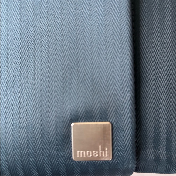 Moshi Urbana laptop 15" case excellent used condition. No pen-marks/blemishes. - Picture 4 of 7